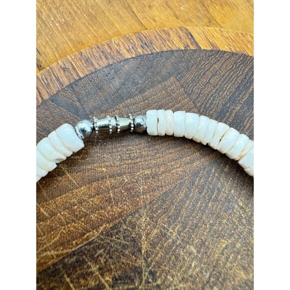 Vintage White Shell Beaded Necklace With Barrel Clasp - Picture 3 of 6